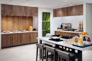 Daily buffet breakfast (USD 18.95 per person)