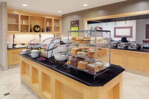 Desayuno buffet todos los días (con cargo)