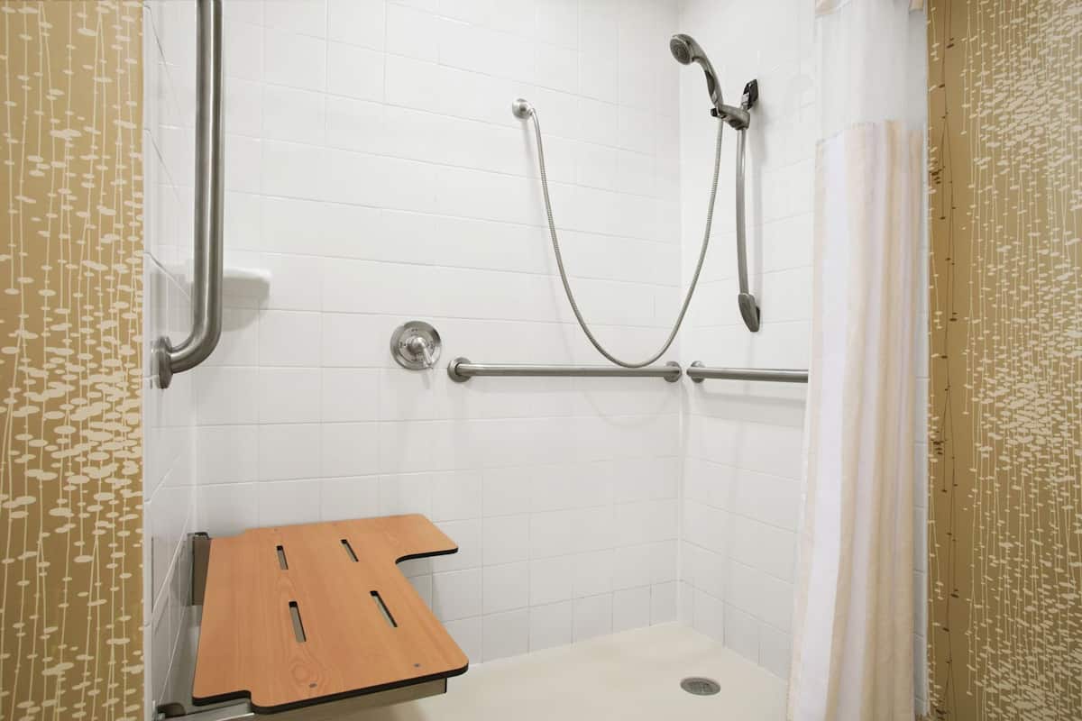 Bathroom | Free toiletries, hair dryer, towels, soap