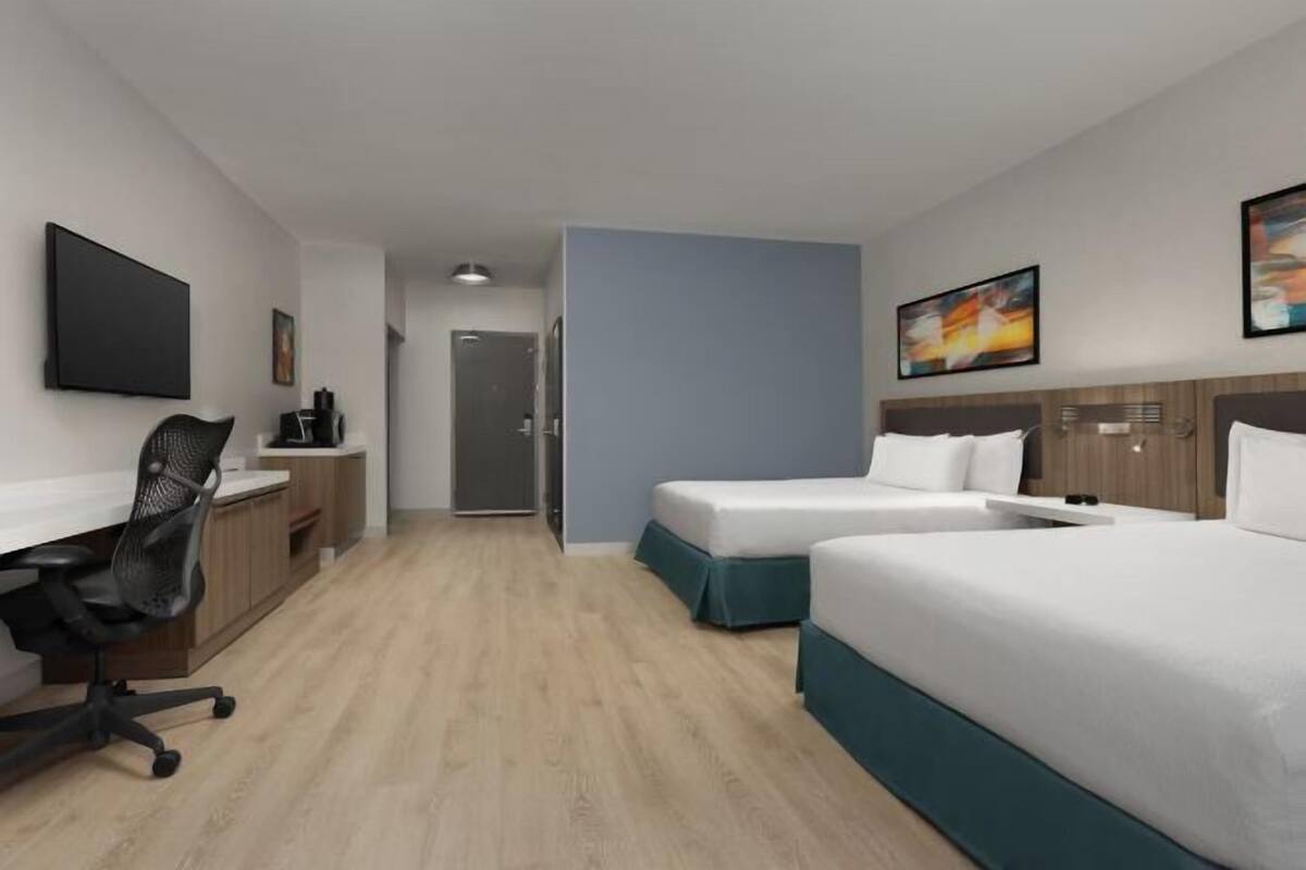 Desk, laptop workspace, free cots/infant beds, WiFi