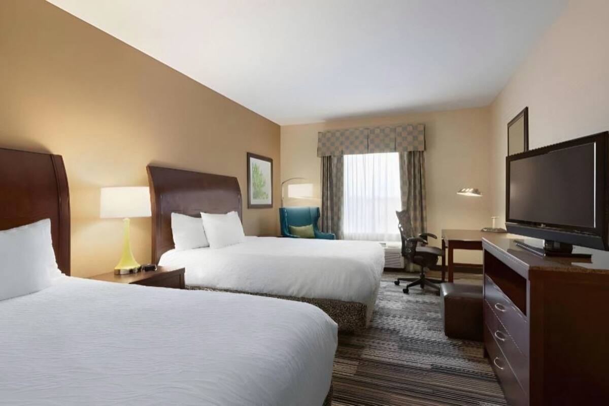 Desk, laptop workspace, cribs (free), WiFi (surcharge)