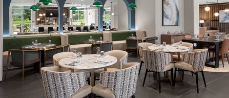 Desayuno a la carta todos los días (con cargo)