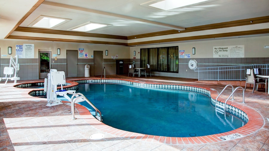 Country Inn & Suites by Radisson, Tyler University Area