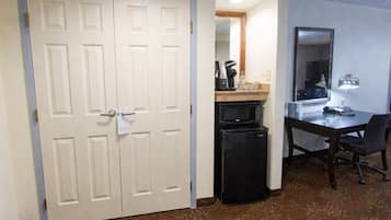 Suite, 1 King Bed, Non Smoking