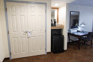 Suite, 1 King Bed, Non Smoking - Country Inn & Suites by Radisson, Tyler University Area (Tyler)