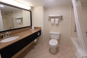 Habitación estándar, 1 cama King size, para no fumadores, hidromasaje | Caja de seguridad en la habitación y escritorio 