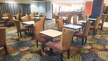 Café da manhã com buffet grátis