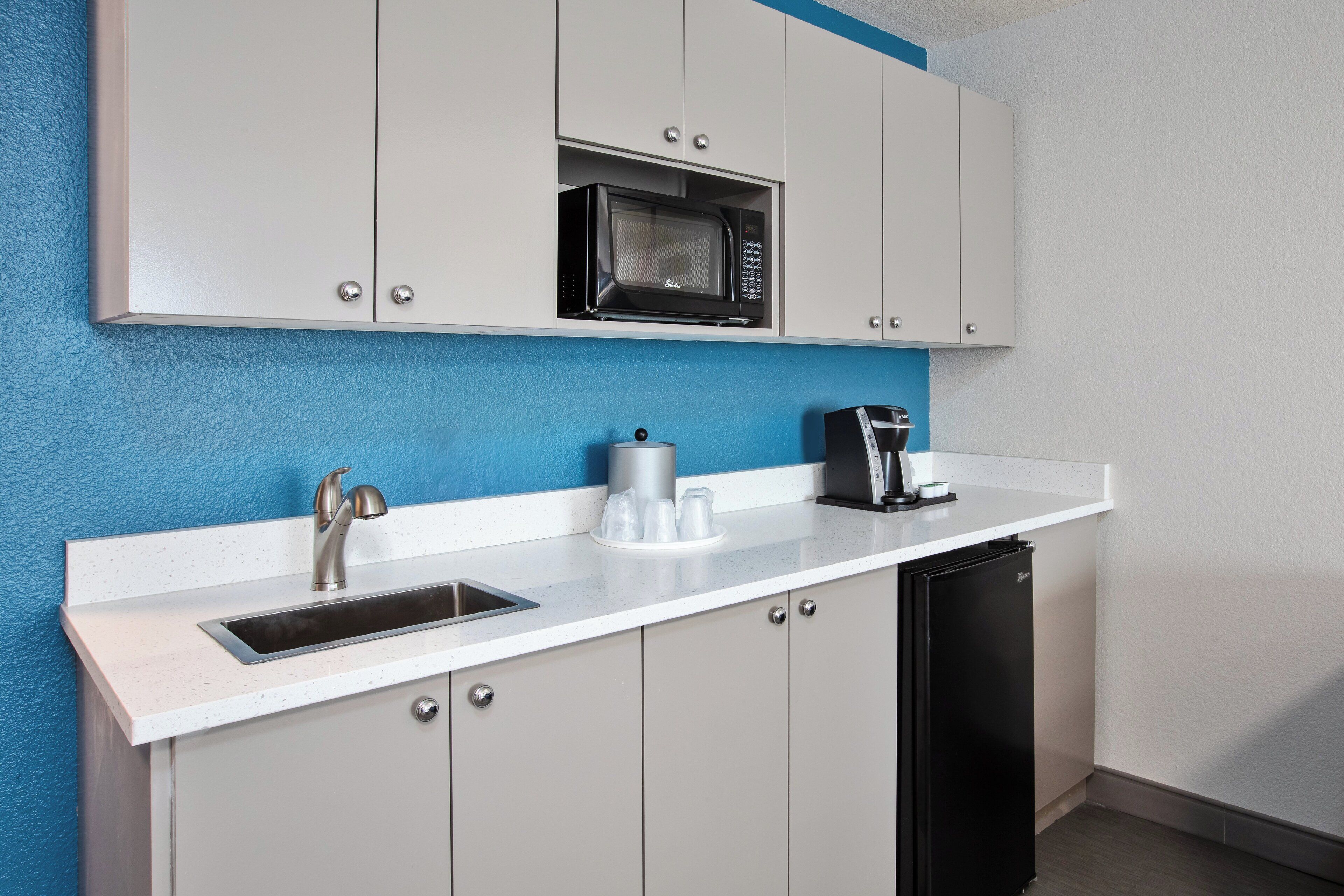 suite, 1 king bed, accessible (mobility, accessible tub) | room amenity