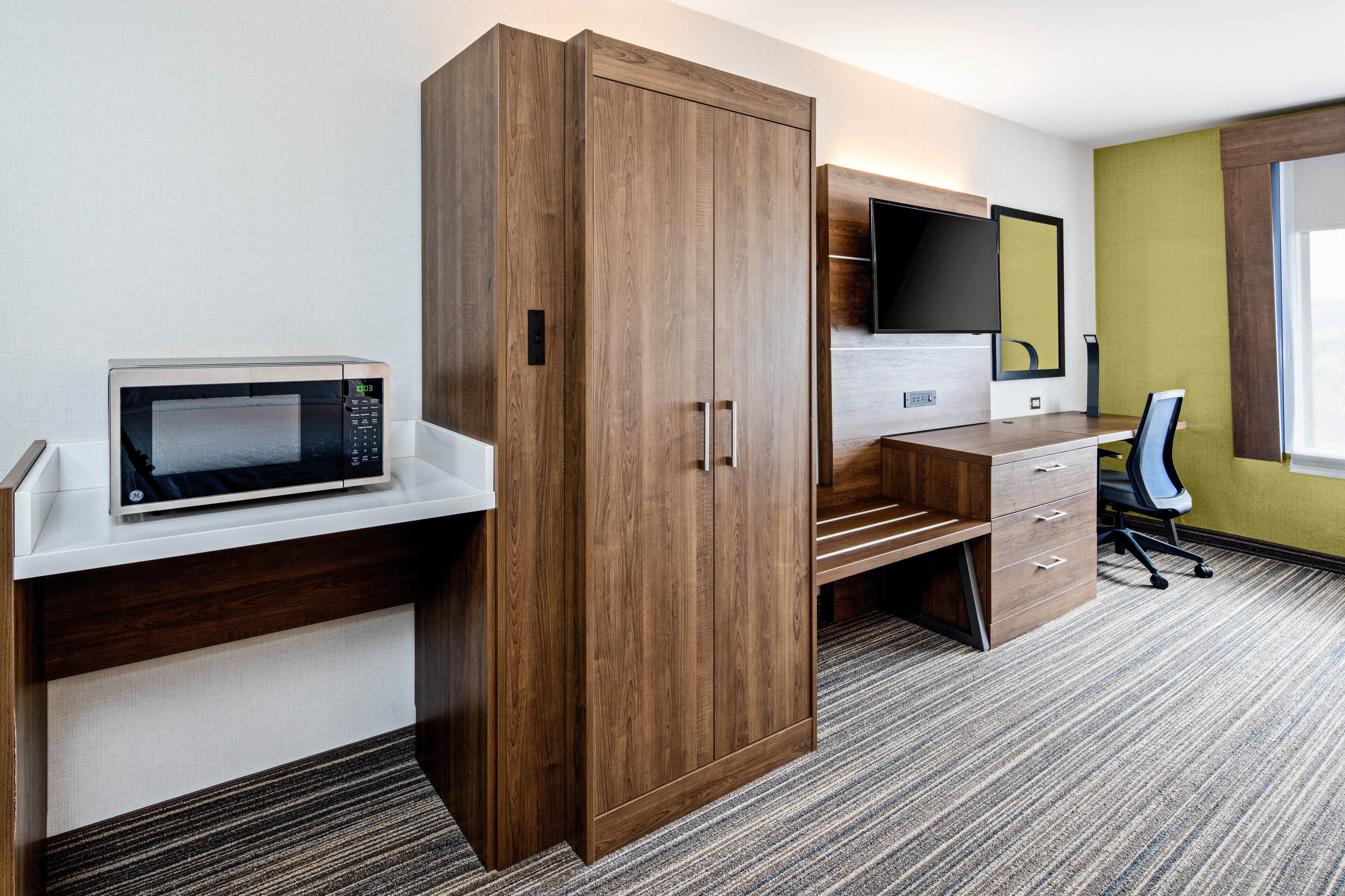 standard room, 1 king bed, accessible (mobility, roll shwr) | 1 bedroom, blackout curtains, iron/ironing board, free cots/infant beds