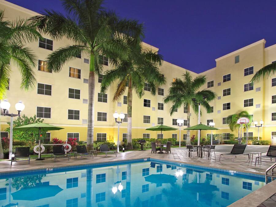 Outdoor pool, open 7:00 AM to 7:00 PM, sun loungers