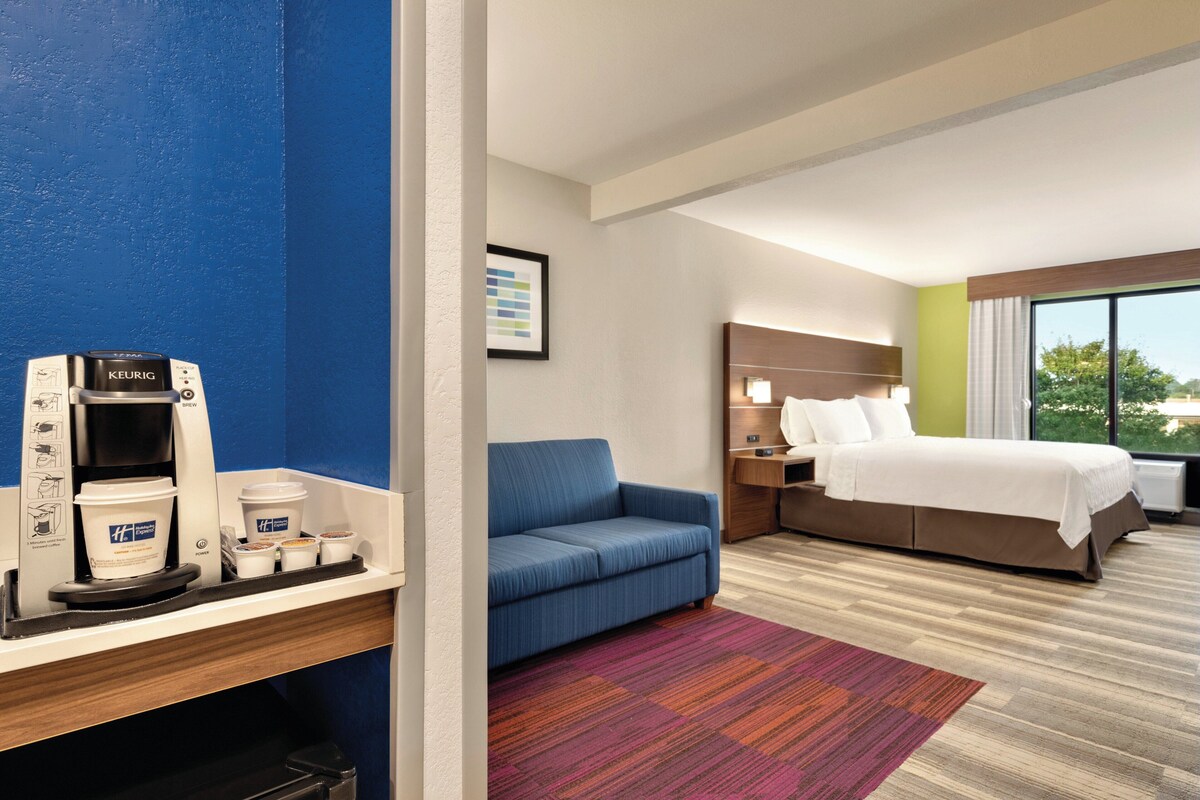 Suite, 1 King Bed, Accessible (Communication, Accessible Tub) | In-room safe, desk, blackout drapes, iron/ironing board