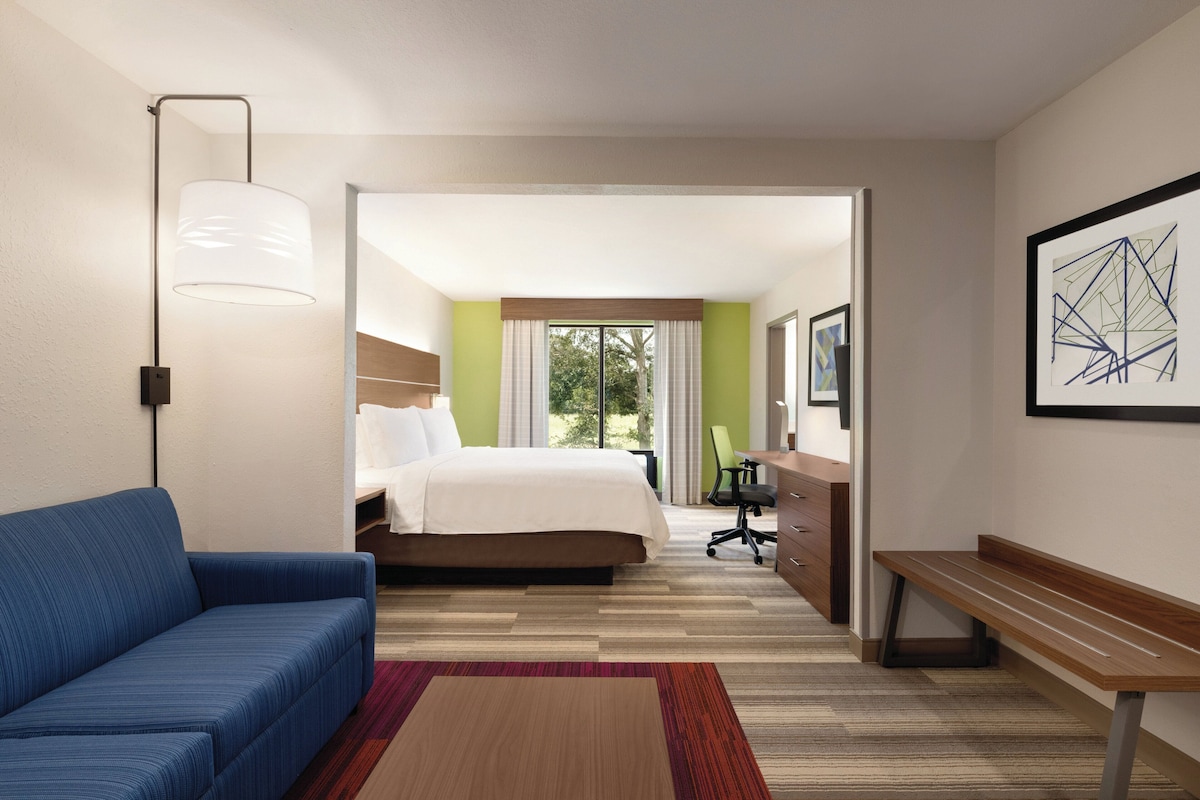 Suite, 1 King Bed (Additional Living Area) | In-room safe, desk, blackout drapes, iron/ironing board