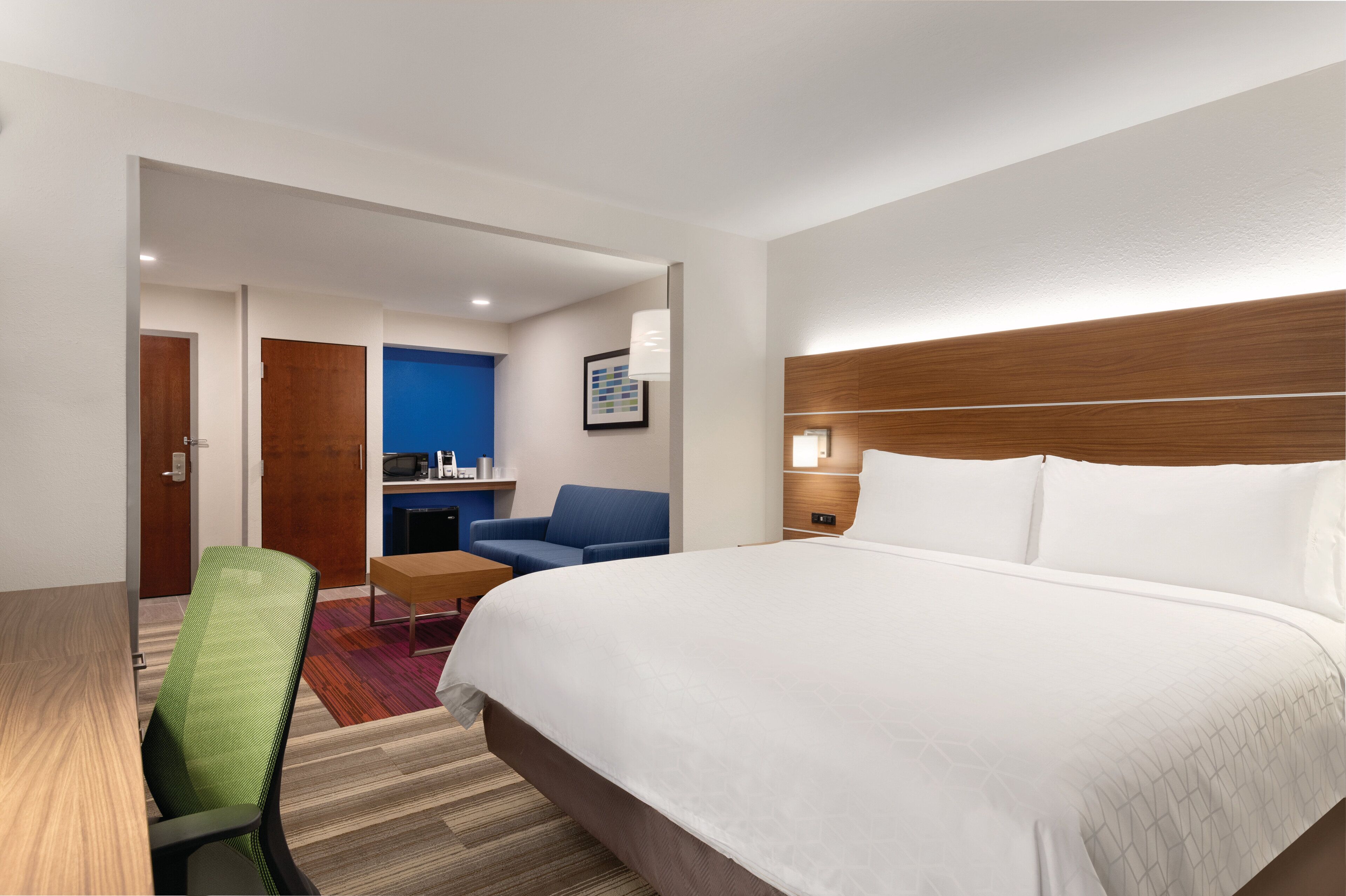 suite, 1 king bed (additional living area) | in-room safe, desk, blackout curtains, iron/ironing board