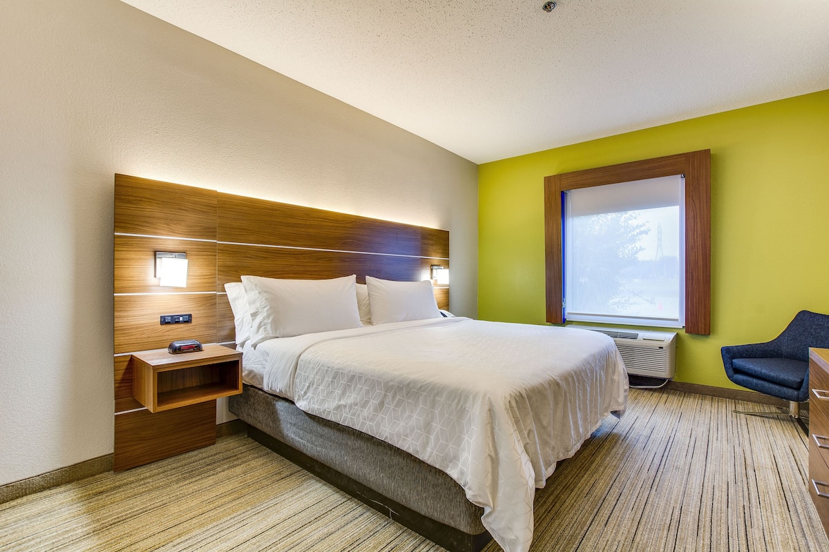 In-room safe, desk, laptop workspace, blackout curtains
