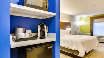 Habitación estándar, 1 cama King size | Caja de seguridad en la habitación y escritorio