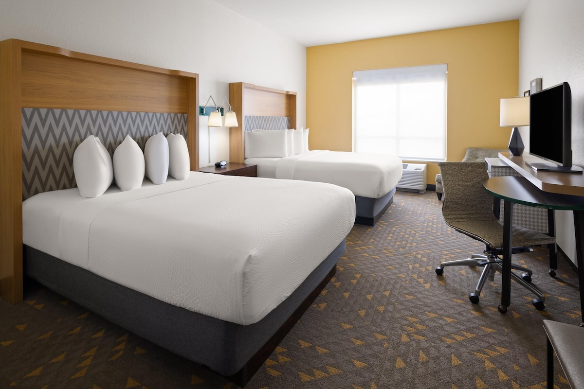 In-room safe, desk, laptop workspace, iron/ironing board