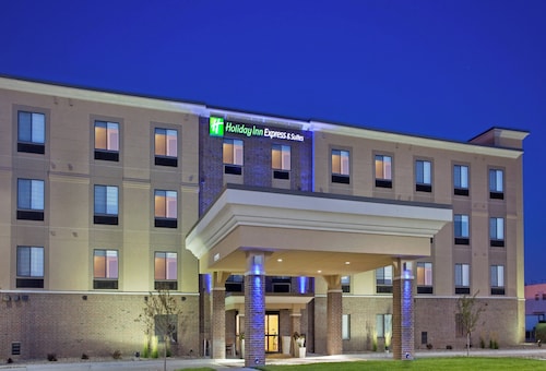 Holiday Inn Express & Suites Lincoln Airport by IHG