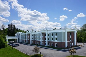 Exterior - Hampton Inn & Suites Berkshires-Lenox (Lenox)