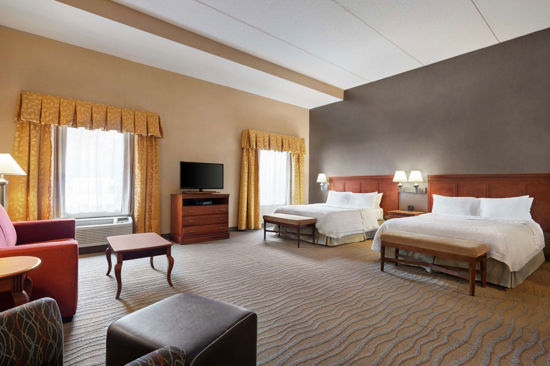 Premium bedding, pillowtop beds, in-room safe, desk