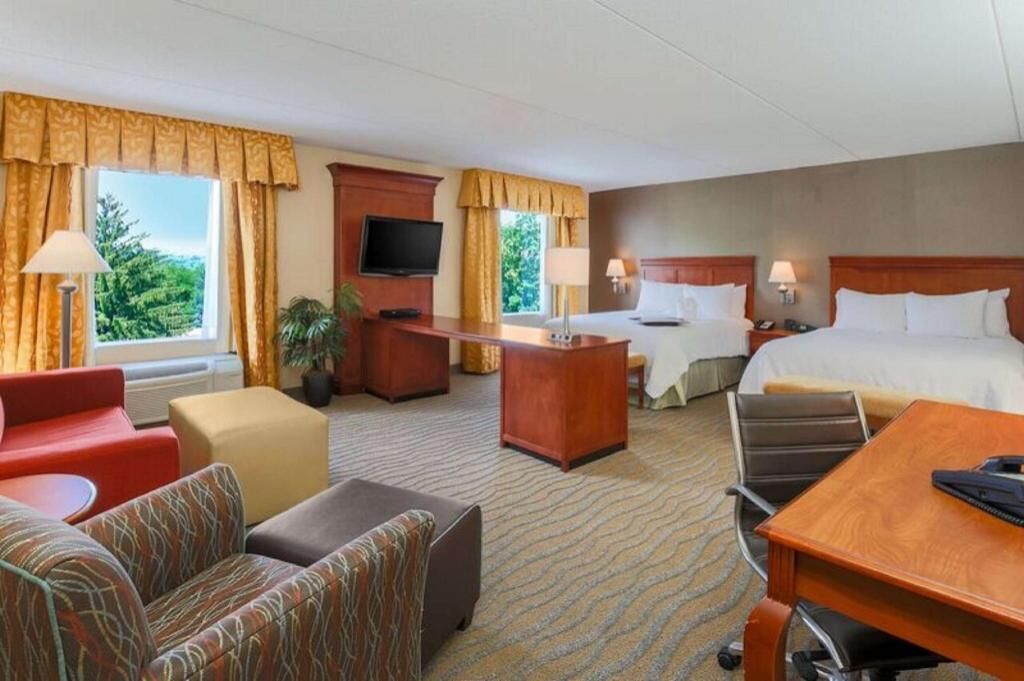 Premium bedding, pillowtop beds, in-room safe, desk