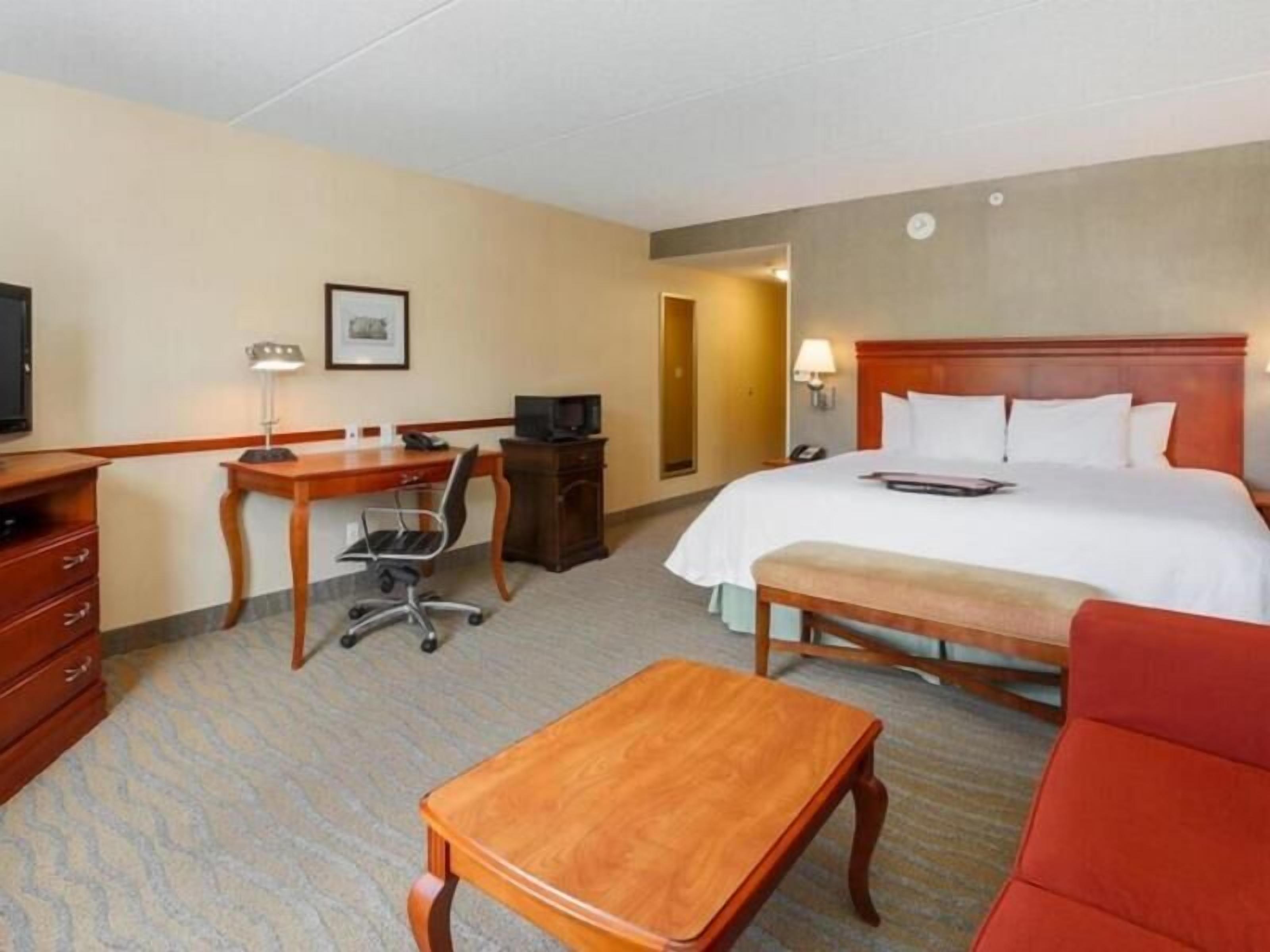 Premium bedding, pillowtop beds, in-room safe, desk