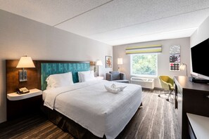 Premium bedding, pillowtop beds, in-room safe, desk - Hampton Inn & Suites Poughkeepsie (Poughkeepsie)