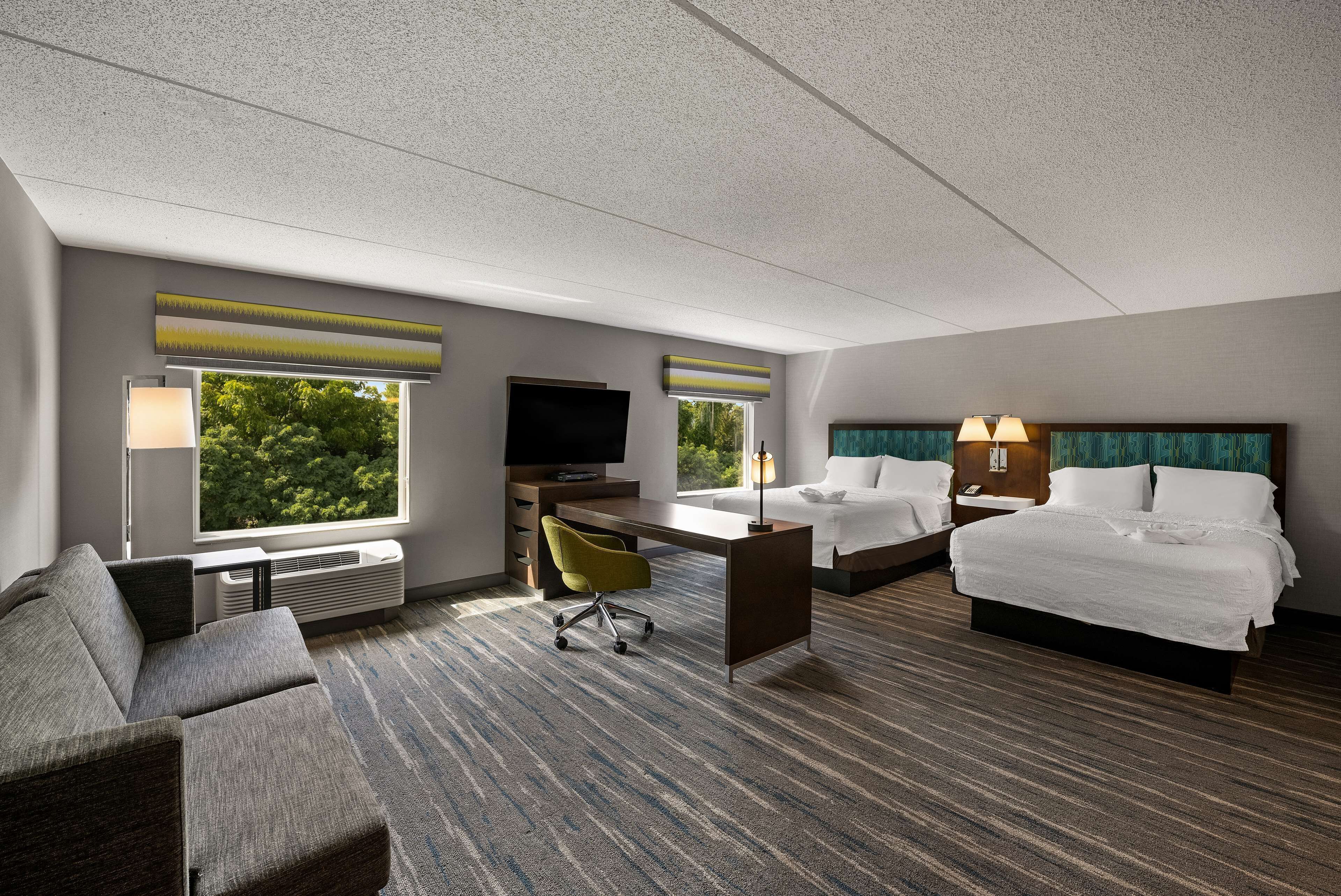 premium bedding, pillow-top beds, in-room safe, desk