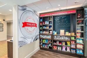 Snack bar - Hampton Inn & Suites Hartford-Manchester (Manchester)