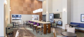 Hampton Inn & Suites Hartford-Manchester