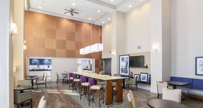 Hampton Inn & Suites Hartford-Manchester