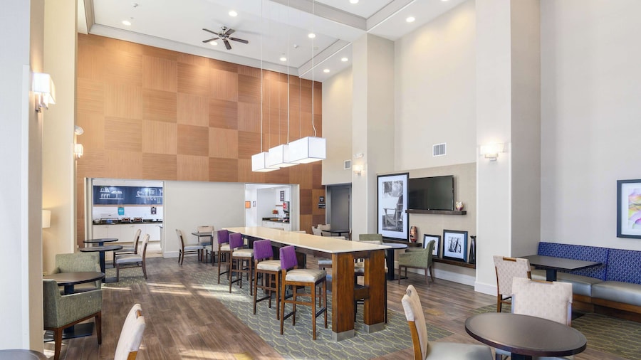 Hampton Inn & Suites Hartford-Manchester