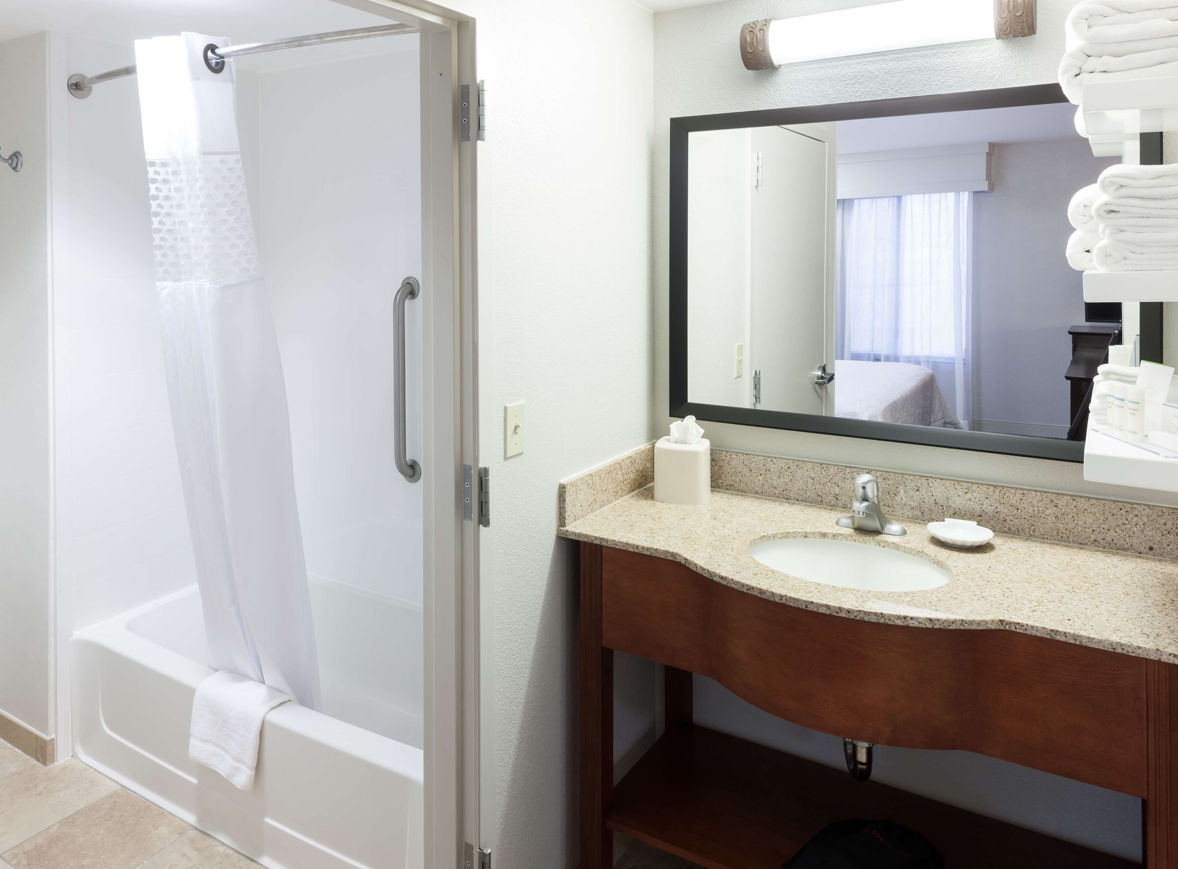 studio suite, 1 king bed, non smoking | bathroom | combined shower/bathtub, free toiletries, hair dryer, towels
