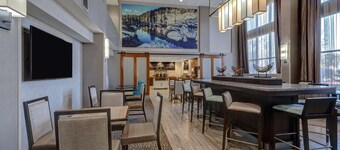 圖萊里希爾頓歡朋套房飯店