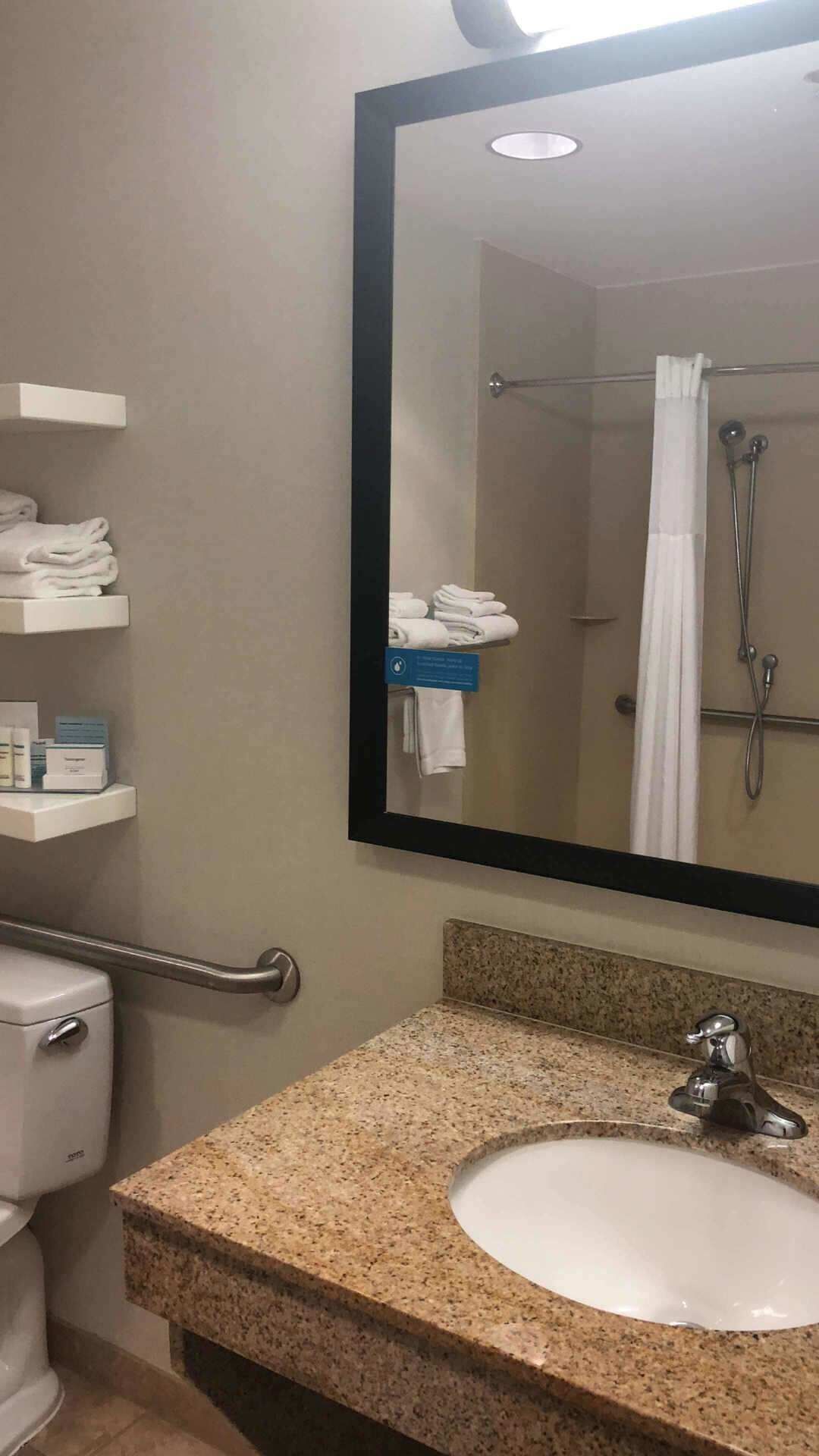 Bathroom | Combined shower/tub, free toiletries, hair dryer, towels