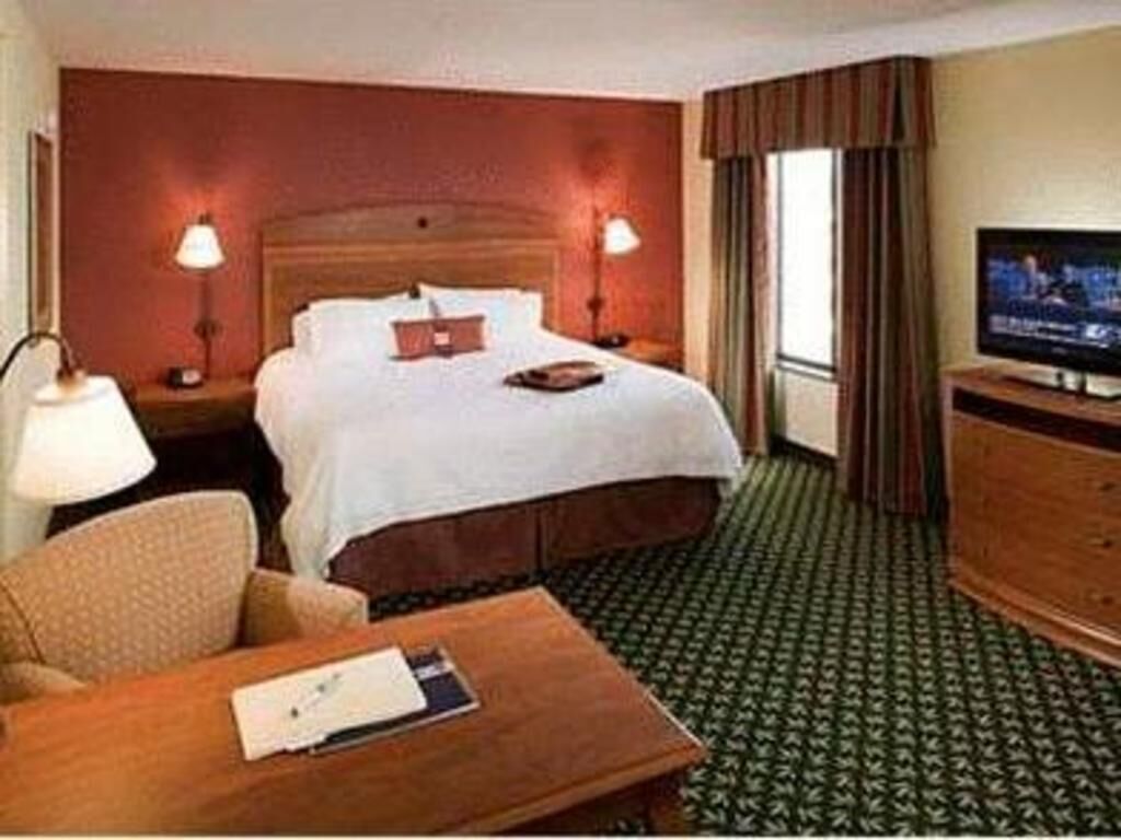 Premium bedding, in-room safe, blackout drapes, iron/ironing board