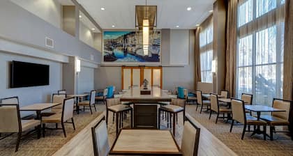 Hampton Inn & Suites Tulare