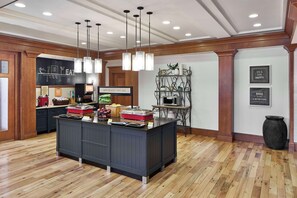 Free daily buffet breakfast  - Hampton Inn & Suites Saratoga Springs Downtown (Saratoga Springs)