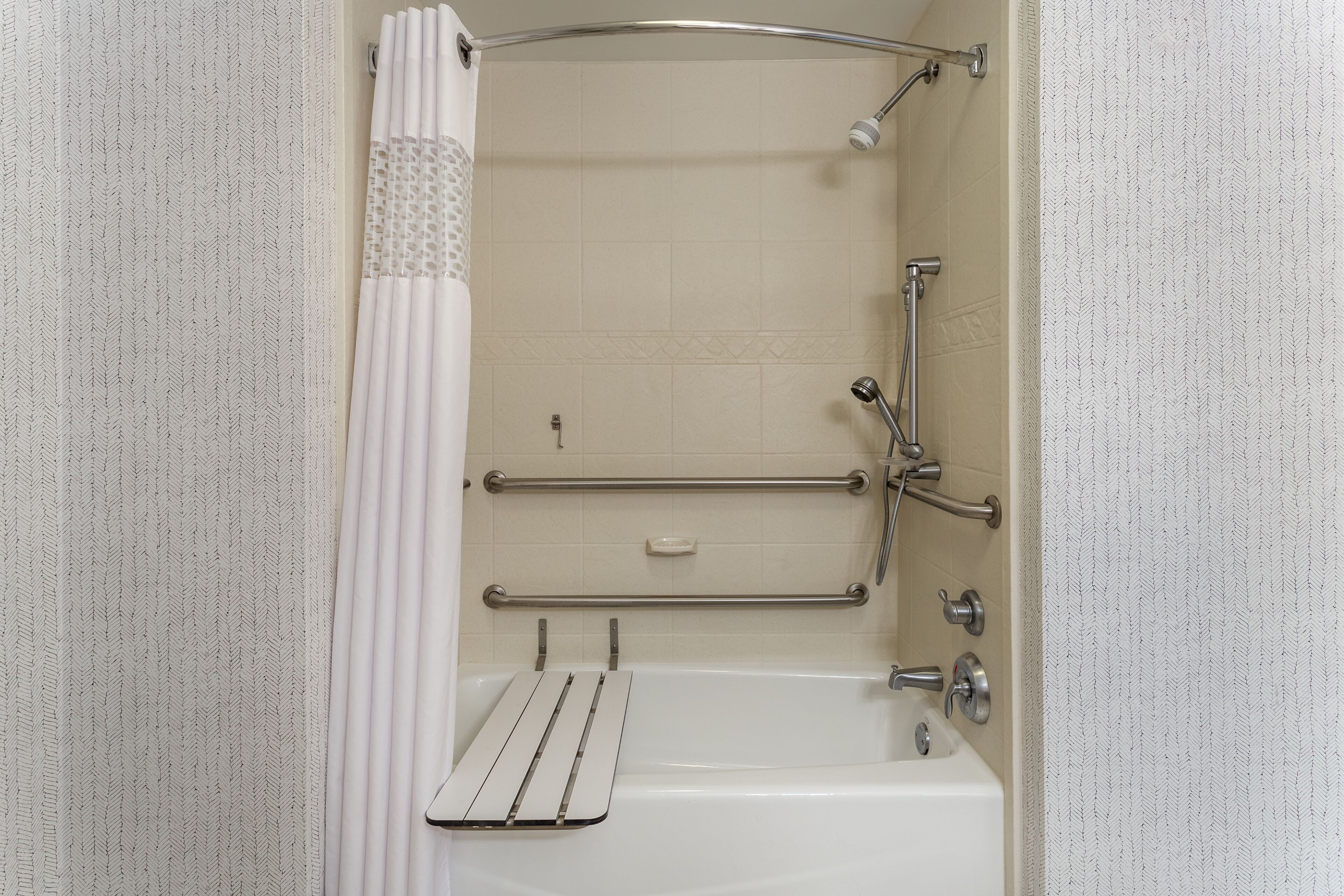 Eine Dusche mit einer Handbrause, eine Handbrause, eine Handbrause, eine Handbrause, eine Handbrause, eine Handbrause, eine Handbrause, eine Handbrause, eine Handbrause, eine Handbrause, eine Handbrause, eine Handbrause, eine Handbrause, eine Handbrause, eine Handbrause, eine Handbrause, eine Handbrause, eine Handbrause, eine Handbrause, eine Handbrause, eine Handbrause, eine Handbrause, eine Handbrause, eine Handbrause, eine Handbrause, eine Handbrause, eine Handbrause, eine Handbrause, eine Handbrause, eine Handbrause, eine Handbrause, eine Handbrause, eine Handbrause, eine Handbrause, eine Handbrause, eine Handbrause, eine Handbrause, eine Handbrause, eine Handbrause, eine Handbrause.