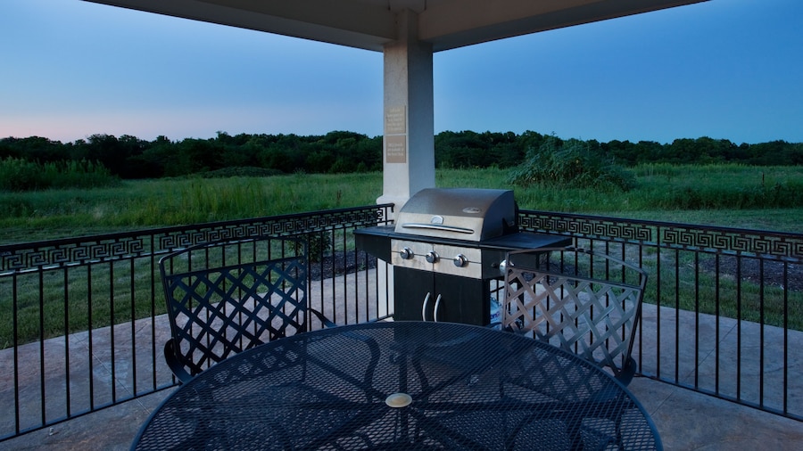 Candlewood Suites Olathe by IHG