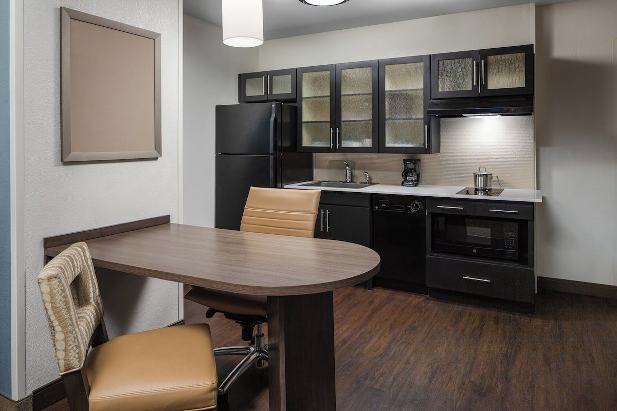 suite, 1 bedroom, accessible (communication, accessible tub) | 1 bedroom, desk, blackout curtains, iron/ironing board