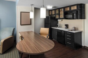 Desk, blackout curtains, iron/ironing board, free cots/infant beds - Candlewood Suites Omaha Airport by IHG (Omaha)