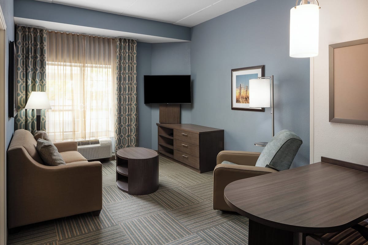 suite, 1 bedroom, accessible (communication, accessible tub) | 1 bedroom, desk, blackout curtains, iron/ironing board