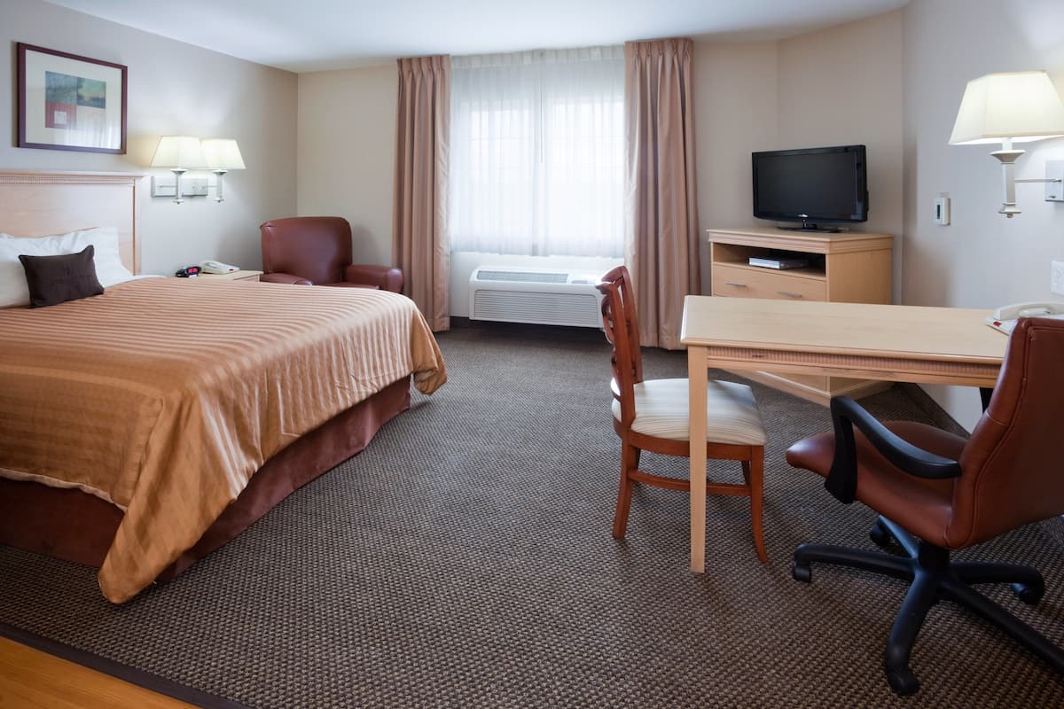 1 bedroom, in-room safe, desk, iron/ironing board