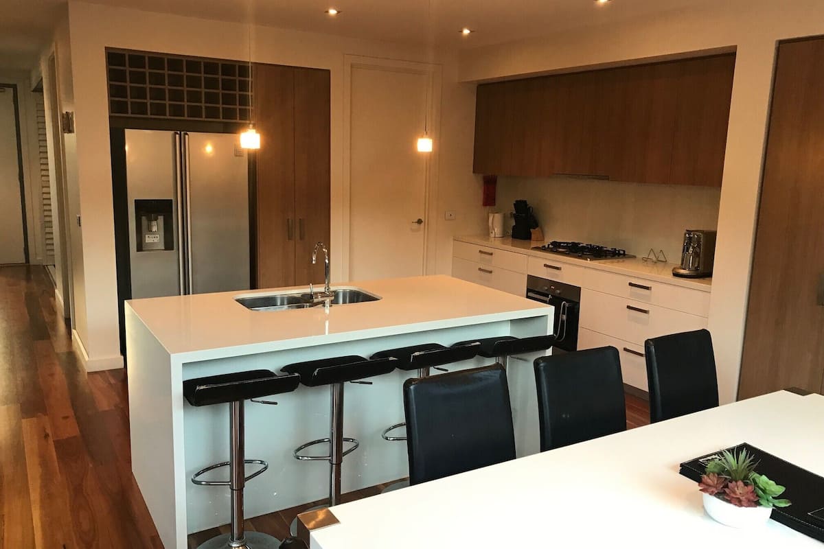 house, 4 bedrooms | private kitchen | coffee/tea maker, freezer, paper towels, kitchen islands