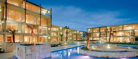 Indoor pool, pool loungers