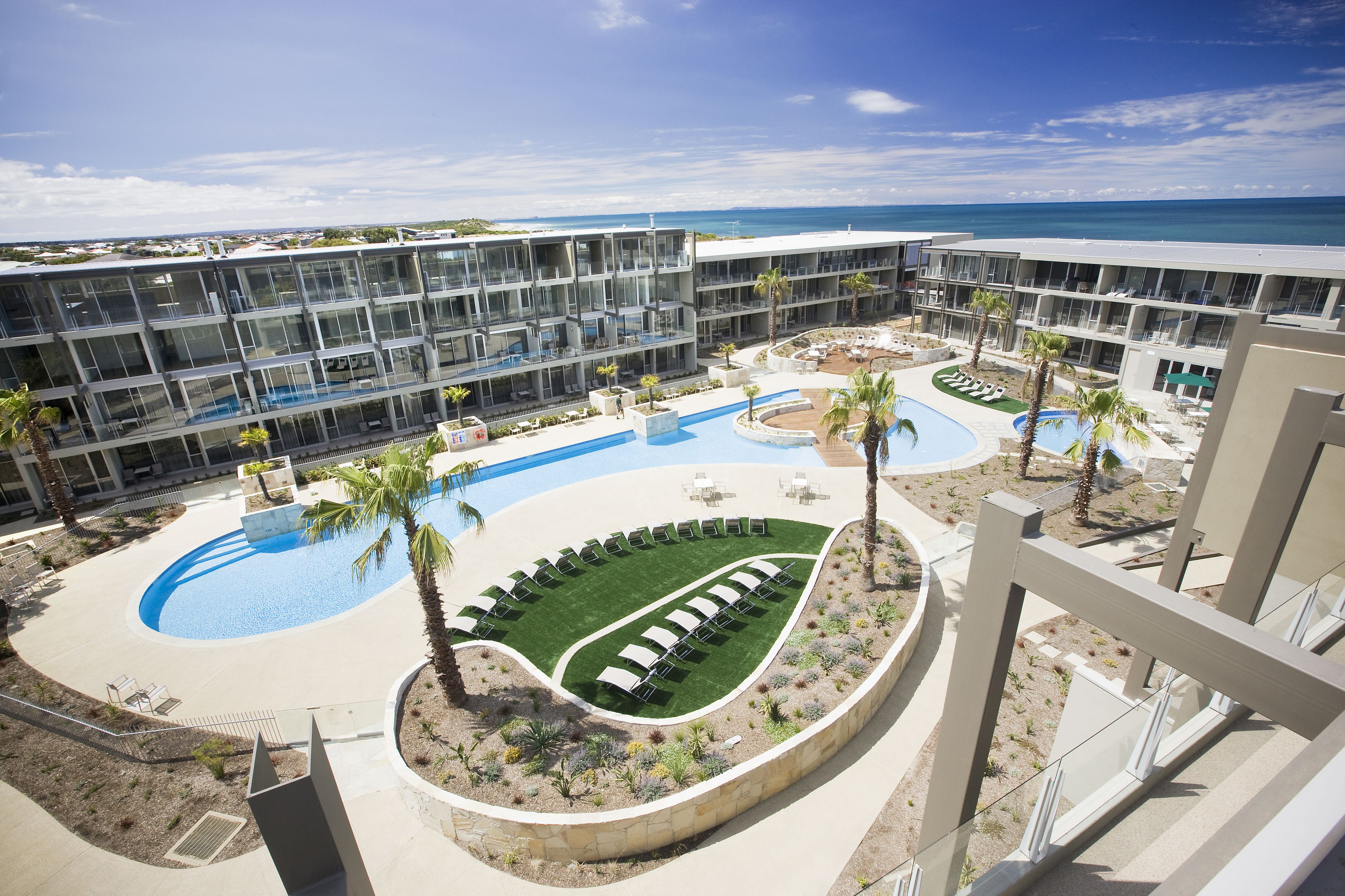 Indoor pool, 2 outdoor pools, pool loungers