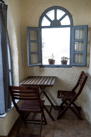 Dobbeltrom – standard, 1 queensize-seng, byutsikt | Terrasse/patio