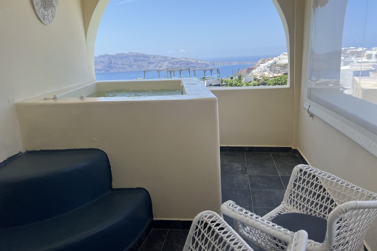 Superior one Bedroom Apartment with outdoor Hot Tub | Terrace/patio
