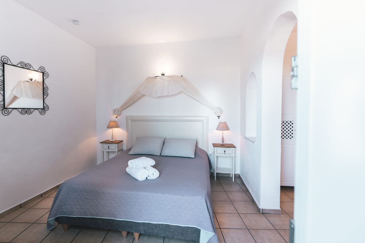 Standard Double Room, 1 Queen Bed, City View | In-room safe, iron/ironing board, free WiFi, bed sheets