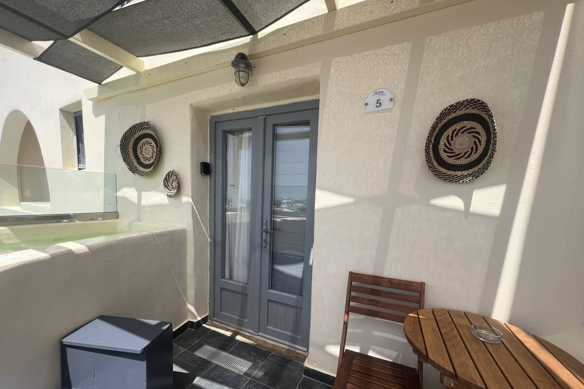 Superior Studio with View and outdoor Hot Tub | 테라스/파티오